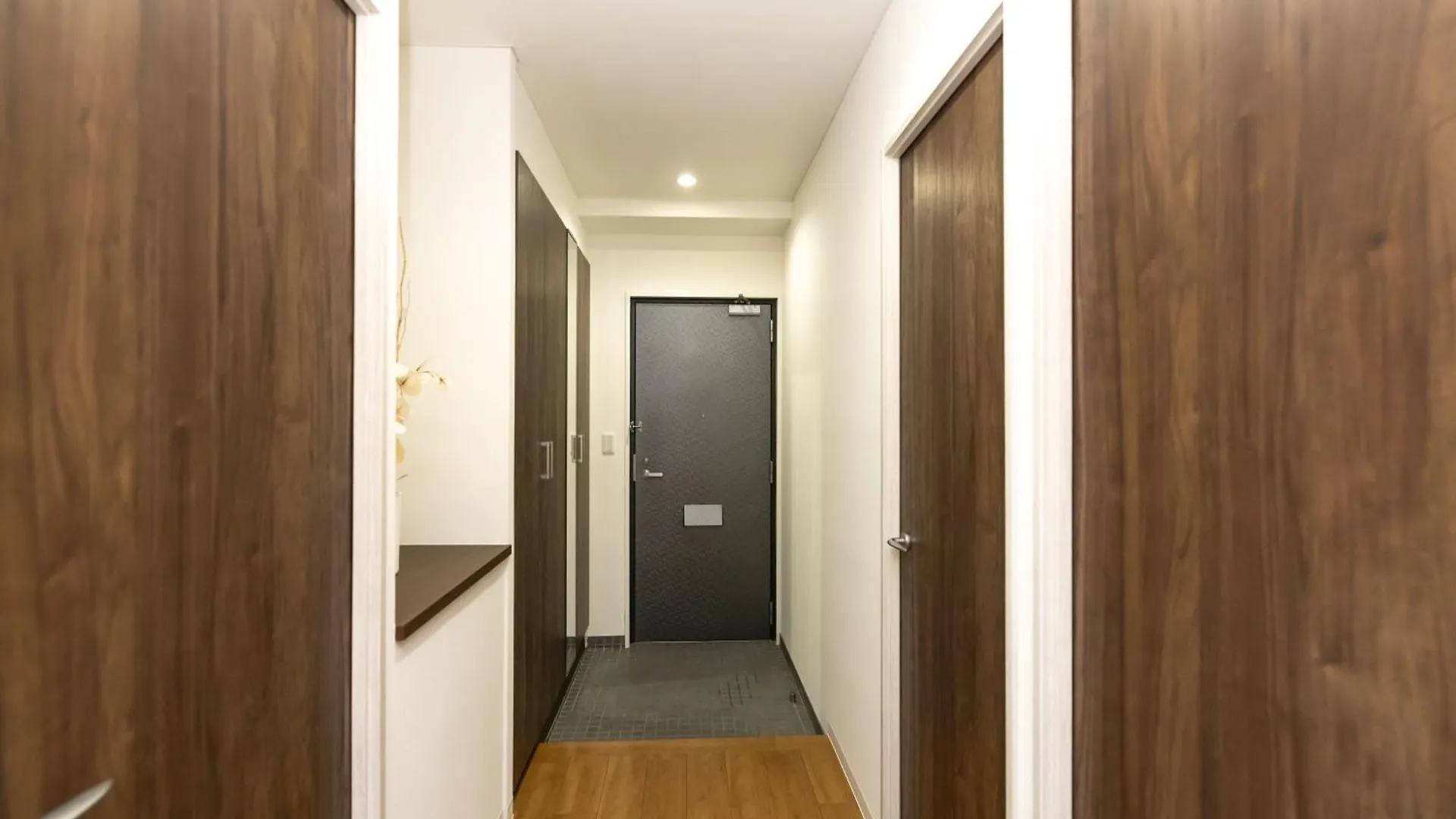 Atrium Deluxe Apartments Osaka - Self Check-In Only Япония